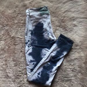 White and blue stone wash jeans